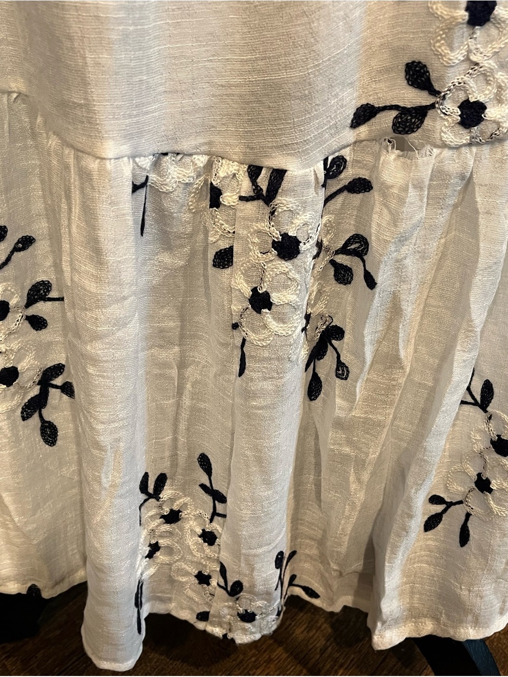 Kindred Maxi Dress Navy Floral Embroidery Puff Sleeves Ruffle Skirt NWT - Picture 3 of 8